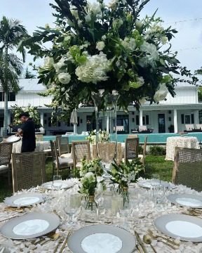 Elegant Poolside Event Setup